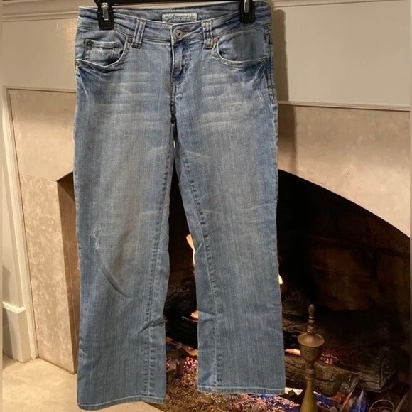 Aeropostale distressed crop jeans embroidered pockets size 1 / 2 - Picture 1 of 7